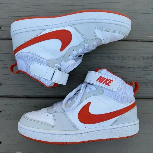 Nike Kids' Grade School Court Borough Mid 2 Shoes (GS) Size 5.5 Y