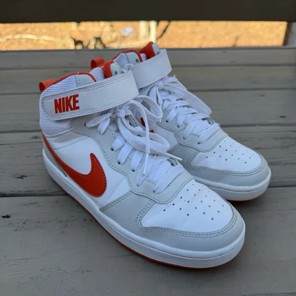 Nike Kids' Grade School Court Borough Mid 2 Shoes (GS) Size 5.5 Y