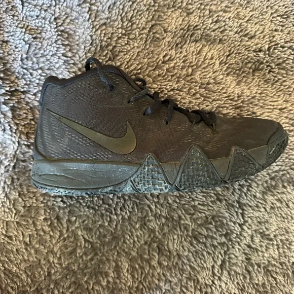 NIKE Kyrie 4 Blackouts Kids Basketball Shoes