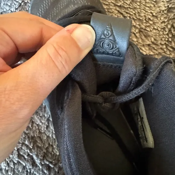 NIKE Kyrie 4 Blackouts Kids Basketball Shoes