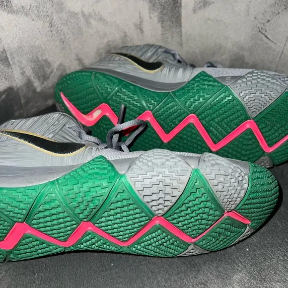 Nike Kyrie 4 Grey &amp; Gold Basketball Shoes – Men’s Size 10.5