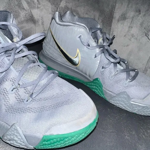 Nike Kyrie 4 Grey &amp; Gold Basketball Shoes – Men’s Size 10.5