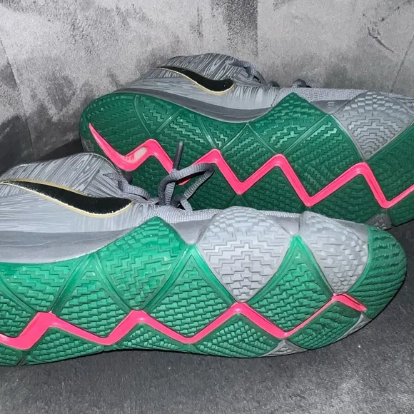 Nike Kyrie 4 Grey &amp; Gold Basketball Shoes – Men’s Size 10.5