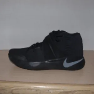 NIKE Kyrie Iriving 2 Triple Black Playoff JBY Basketball Shoes Size 11