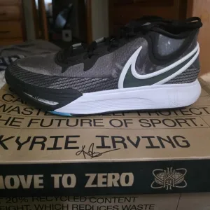 Nike Kyrie Irving 8 Black and White Men's Shoes Size 12.5
