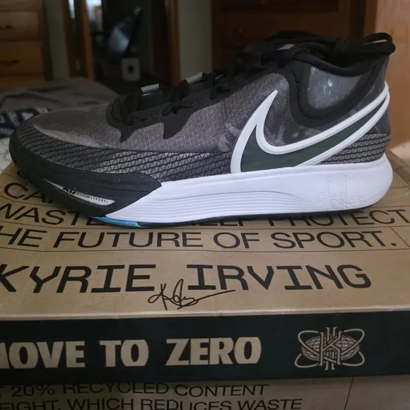 Nike Kyrie Irving 8 Black and White Men's Shoes Size 12.5