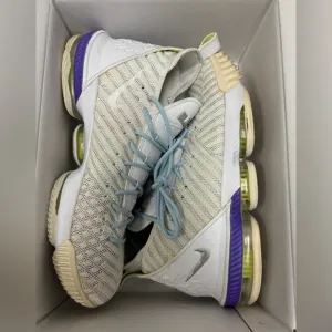 NIKE LeBron 16 XVI “Buzz Lightyear” USED Men’s Size 13 AO2588-102