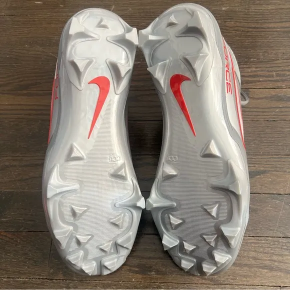 Nike Men's Gray and Red Sports Shoes