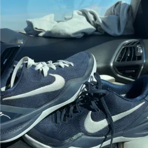 Nike Men's Navy Blue Athletic Shoes