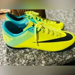 Nike Mens Rare Mercurial Victory II Turf Soccer Shoes Cleats 441994-754 Size 6