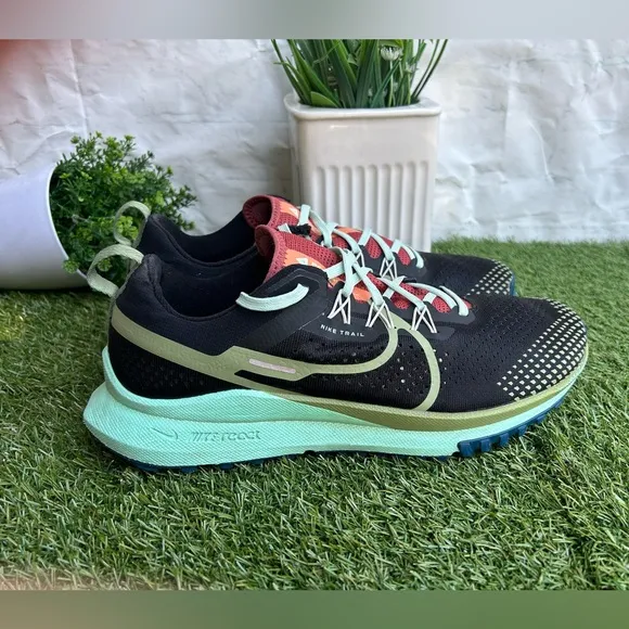 Nike Pegasus Trail 4Black/Alligator/Canyon Rust/Mint Trail Running Shoes Sz10.5