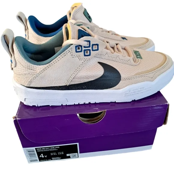 Nike SB Day One (GS) Kids Shoes Sneakers Size 4Y New With Box Sanddrift