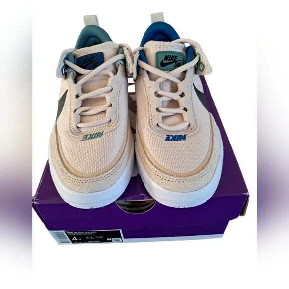 Nike SB Day One (GS) Kids Shoes Sneakers Size 4Y New With Box Sanddrift