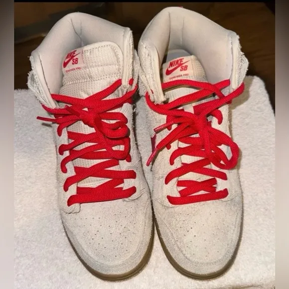 Nike SB Men's Athletic Shoes - Gray and Red