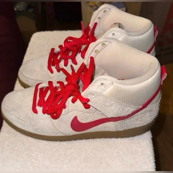 Nike SB Men's Athletic Shoes - Gray and Red