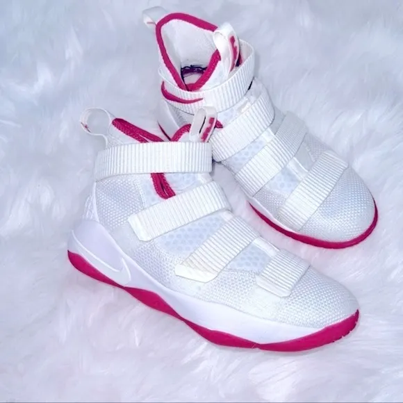 Nike Soldiers Basketball shoes. Pink/white. Size 4. Unisex.