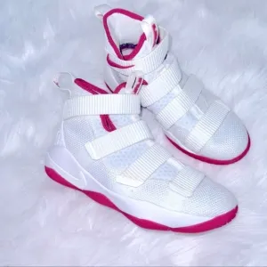 Nike Soldiers Basketball shoes. Pink/white. Size 4. Unisex.