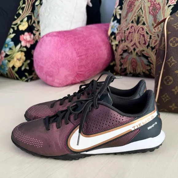 NIKE Tiempo Legend 9 Academy TF Turf Football Boots in Purple Size 7.5