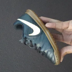 Nike Tiempo X Rio IV IC pBlack Gold Pro Soccer Turf Shoes Boys Youth Gs