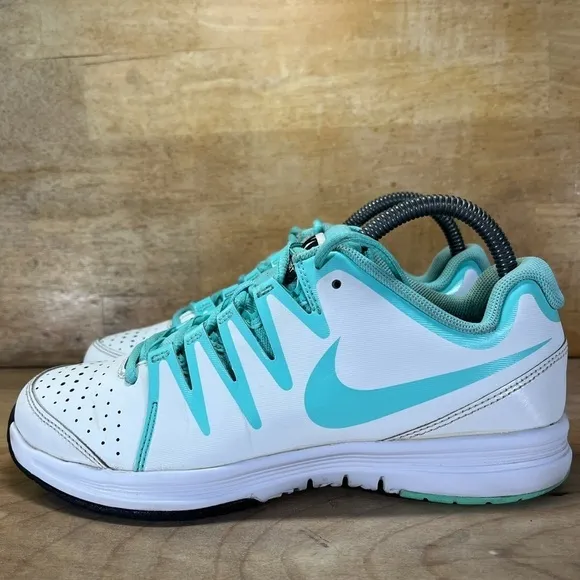 Nike Vapor Court Womens Sz 7.5 Tennis Shoes Sneakers White Turquoises 631713-103