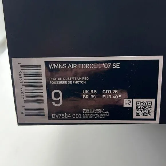 Nike Women's Air Force 1 '07 SE Shoes / women’s 9-New with box