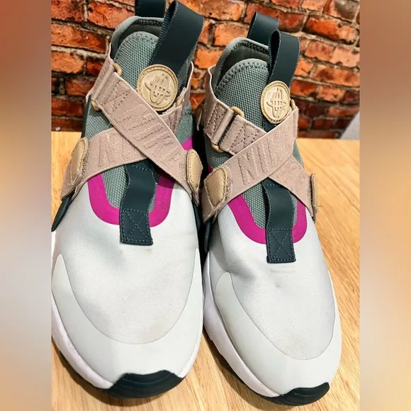 Nike Womens Air Huarache City 'Barely Grey' Size 8