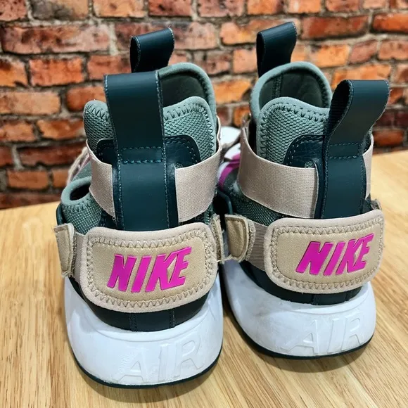 Nike Womens Air Huarache City 'Barely Grey' Size 8