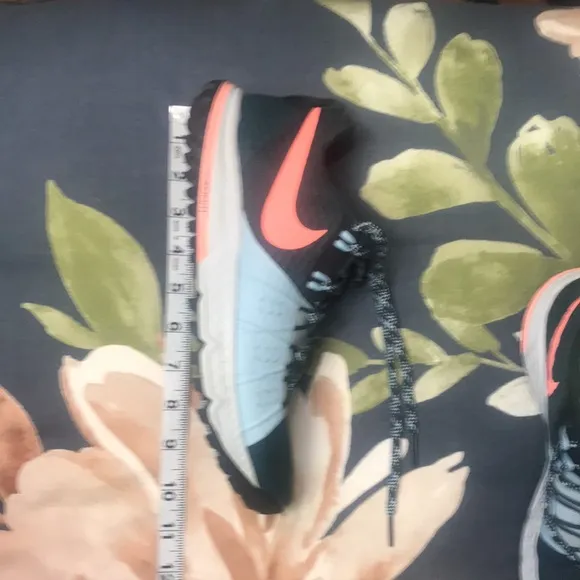 Nike Women’s Zoom Wildhorse Trail Running Shows