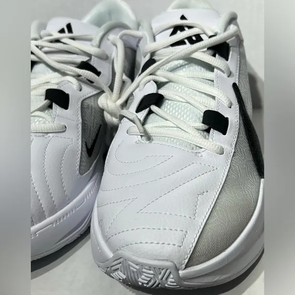 Nike ZOOM FREAK 5 TB Men's Giannis Team Basketball Shoes White Black DZ2946-100