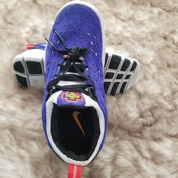 NIKE Free Run Trail Boys Running Shoes Blue Size 4