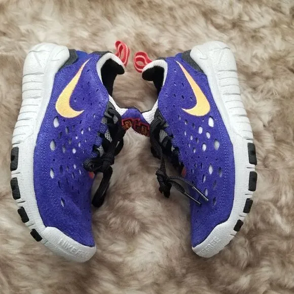 NIKE Free Run Trail Boys Running Shoes Blue Size 4