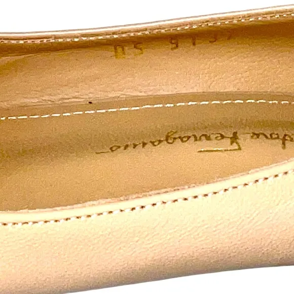 NWOB SALVATORE FERRAGAMO HIGH HEEL LEATHER SHOES IN BEIGE
