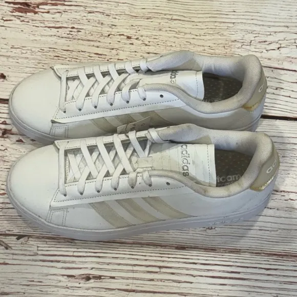 NWT Adidas Women’s Grand Court Alpha Sneakers in White/Irridescent Sz 11