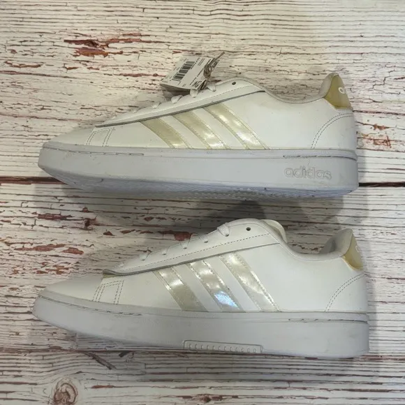 NWT Adidas Women’s Grand Court Alpha Sneakers in White/Irridescent Sz 11