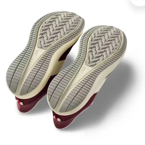 NWT Tracksmith Elite Runner Unisex running shoe in Wine &amp; Ivory size 9.5 W, 8 M