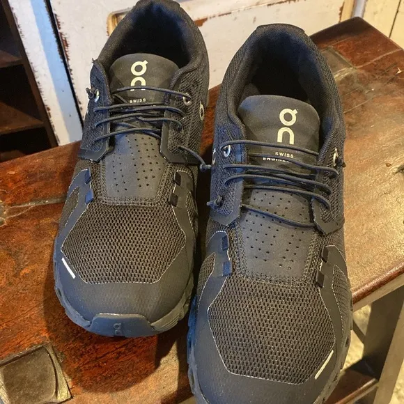 On Cloud 5 men's Trail Black Running Shoes 59.98905 - US Size 9.5