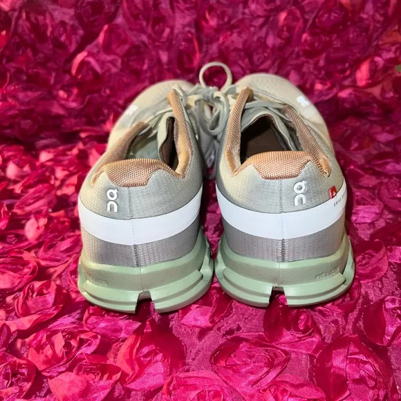 On Cloudflow Road-Running Shoes - Women's