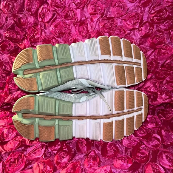 On Cloudflow Road-Running Shoes - Women's