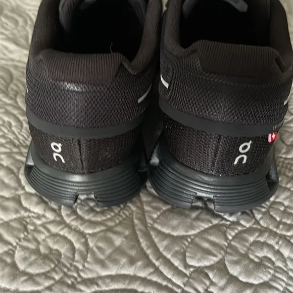 On Running Black Athletic Shoes with Cloud Pods