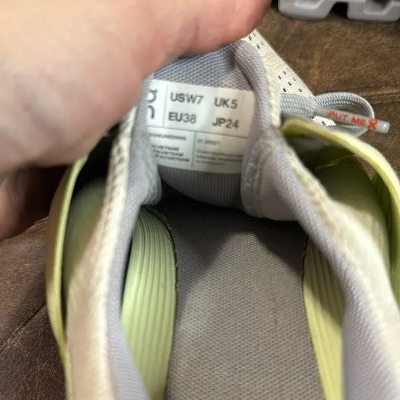 ON Women's Cloudswift Running Shoes, Ice/Oasis