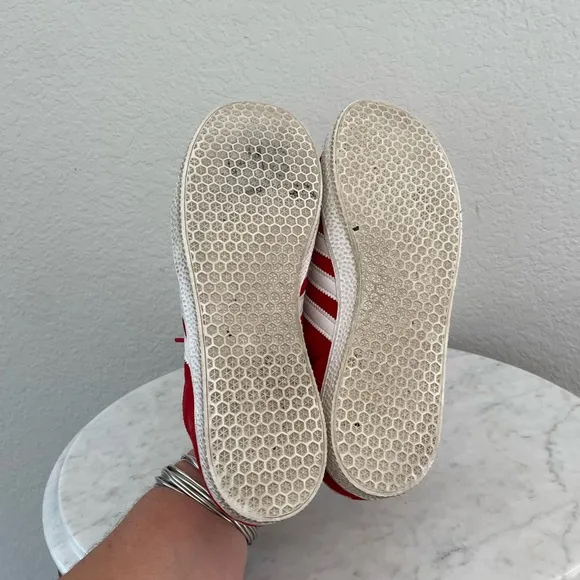 Red Adidas Gazelle Low Indoor Soccer Shoes Sneakers Ortholite Soles