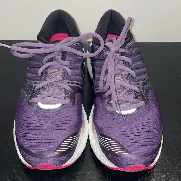 Saucony Hurricane 2 PWR RUN Purple/Black Running Shoes.  Size 9.