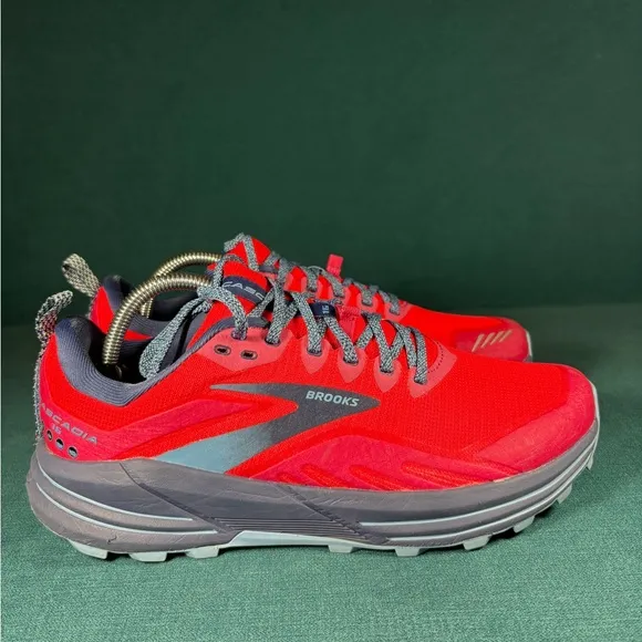 Size 10.5 - Women’s Brooks Cascadia Trail shoes