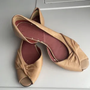 Tahari Slip on shoes open toe leather flats size 7