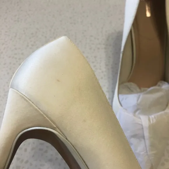 Ted Baker London Women’s Lilana Satin Bow High Heel Court Shoes Ivory Size 10.5