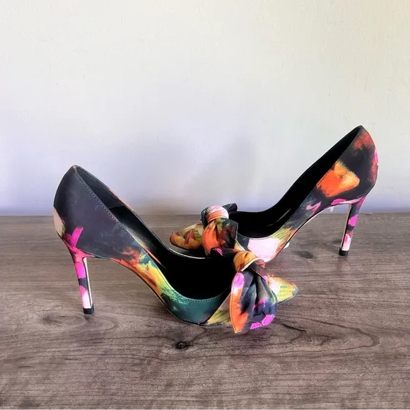 Ted Baker Ryoh Art Print Bow Court Women's Shoe Size 7.5 SKU#241224