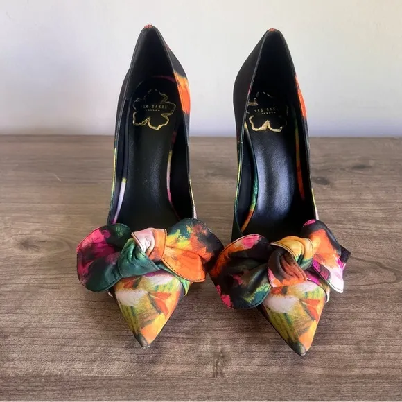 Ted Baker Ryoh Art Print Bow Court Women's Shoe Size 7.5 SKU#241224