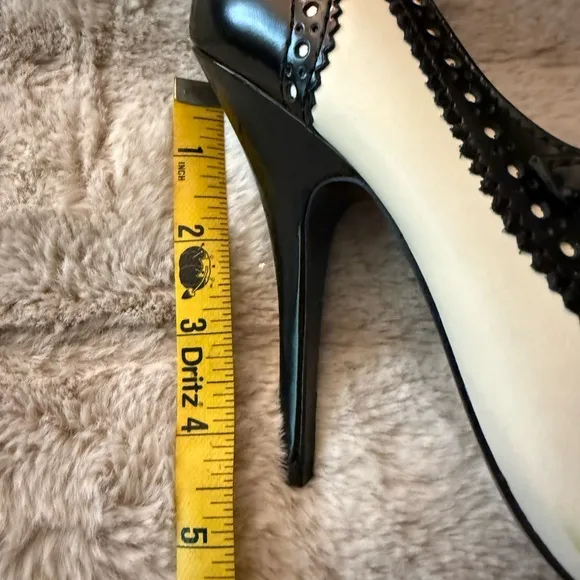 Tory Burch Black and White Women's Shoes