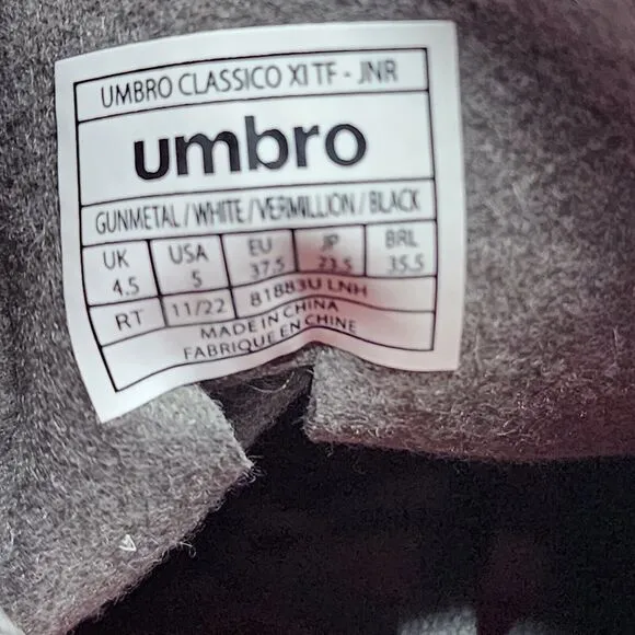 Umbro Soccer Turf Shoes Junior 5 Grey Classic Logo Lace Up Sneakers Leather