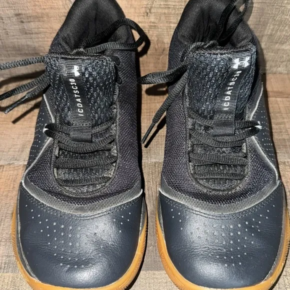 UNDER ARMOUR SC Sneakers- size 5.5 Y